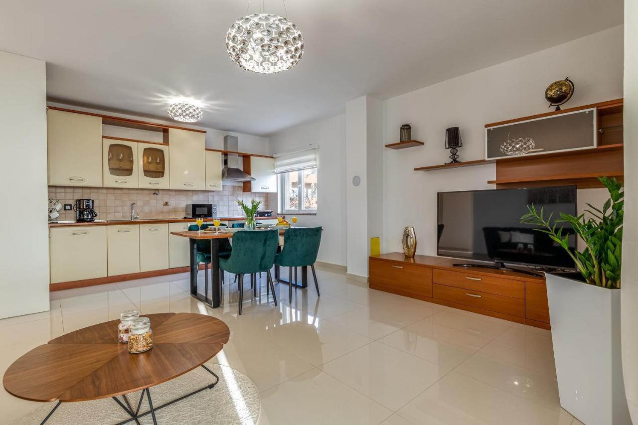 Elegant Two Bedroom Apartment Zadar Exterior photo